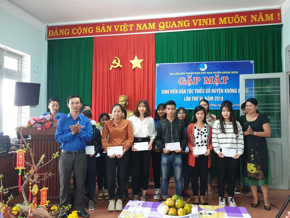 Huyện Krông Bông gặp mặt sinh viên dân tộc thiểu số  năm 2019