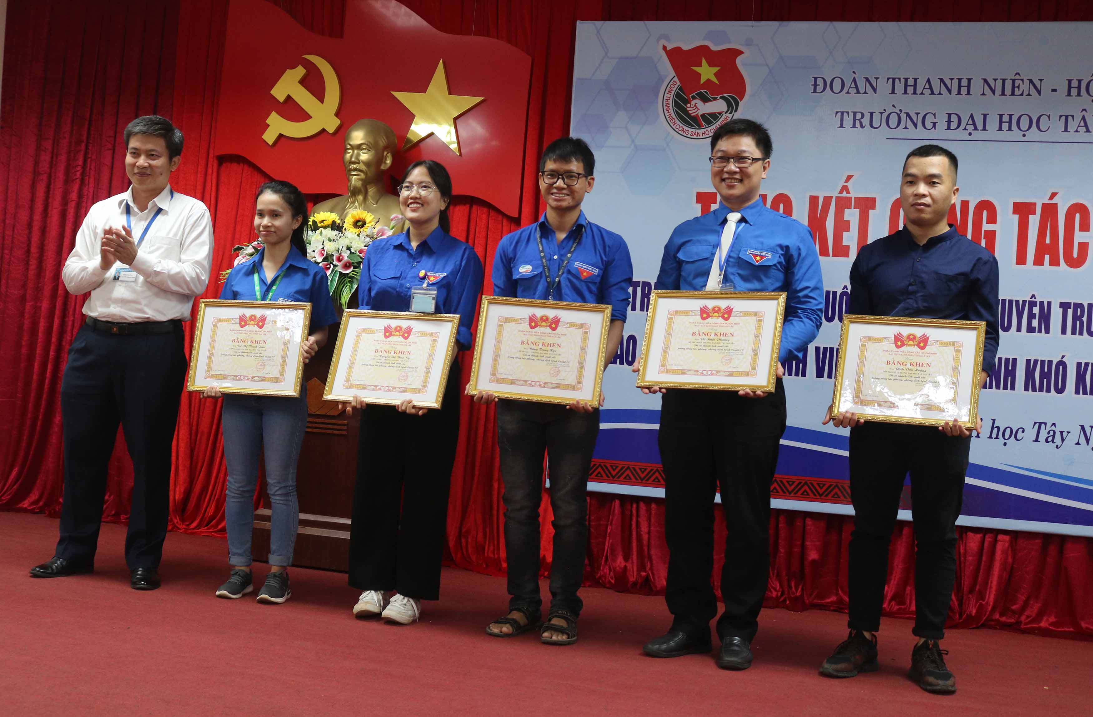 Đoàn Trường Đại học Tây Nguyên tổng kết công tác tình nguyện phòng chống dịch Covid-19