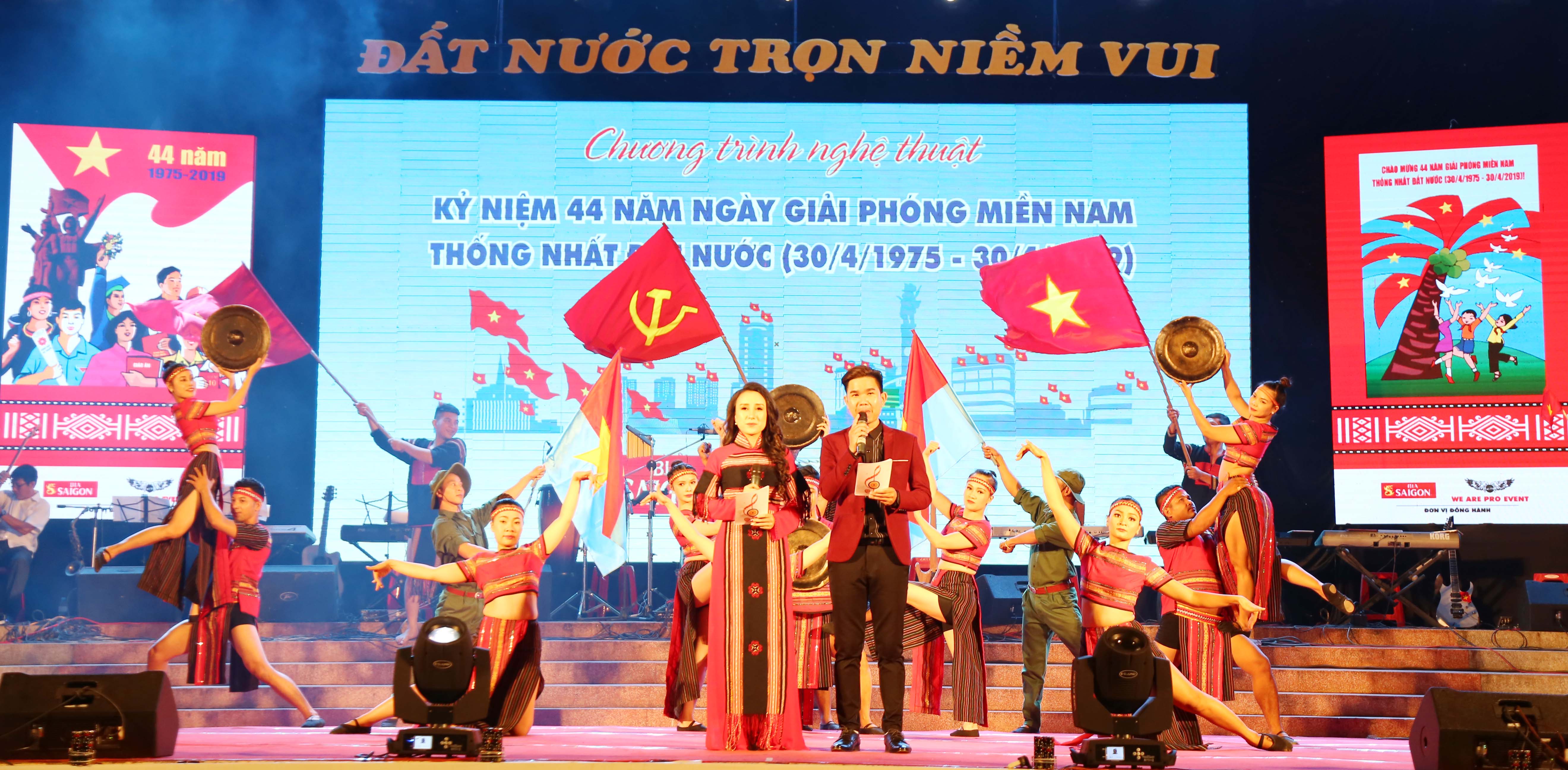 Chương trình nghệ thuật đặc biệt "Đất nước trọn niềm vui"