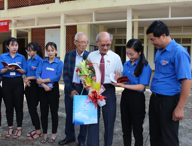 Hội thảo giới thiệu sách "Giáo dục Đắk Lắk thời chống Mỹ"