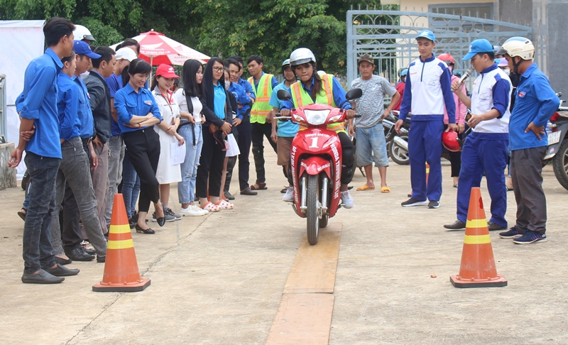 Ngày hội thanh niên huyện Buôn Đôn với văn hóa giao thông năm 2019