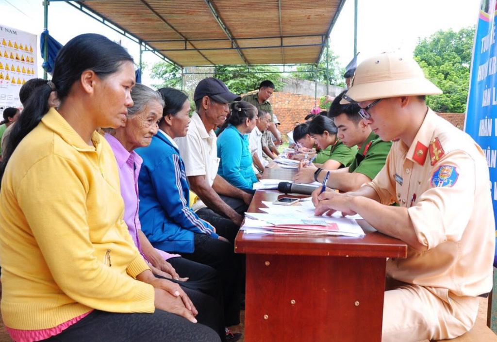 Công an huyện Krông Ana tổ chức chương trình "Ngày chủ nhật tình nguyện"