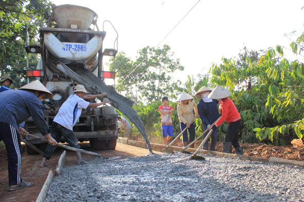 Xây dựng nông thôn mới: gian nan hành trình về đích