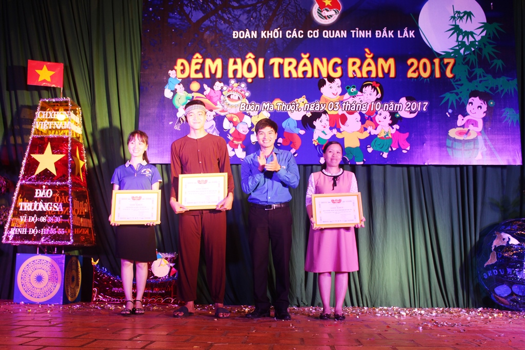 Hơn 800 thiếu nhi tham gia "Đêm hội trăng rằm"