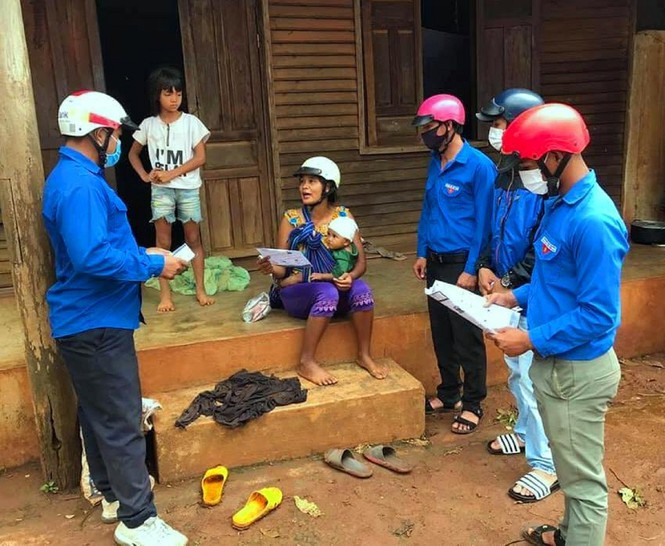 Những đoàn viên 'nói tiếng đồng bào' tuyên truyền chống dịch