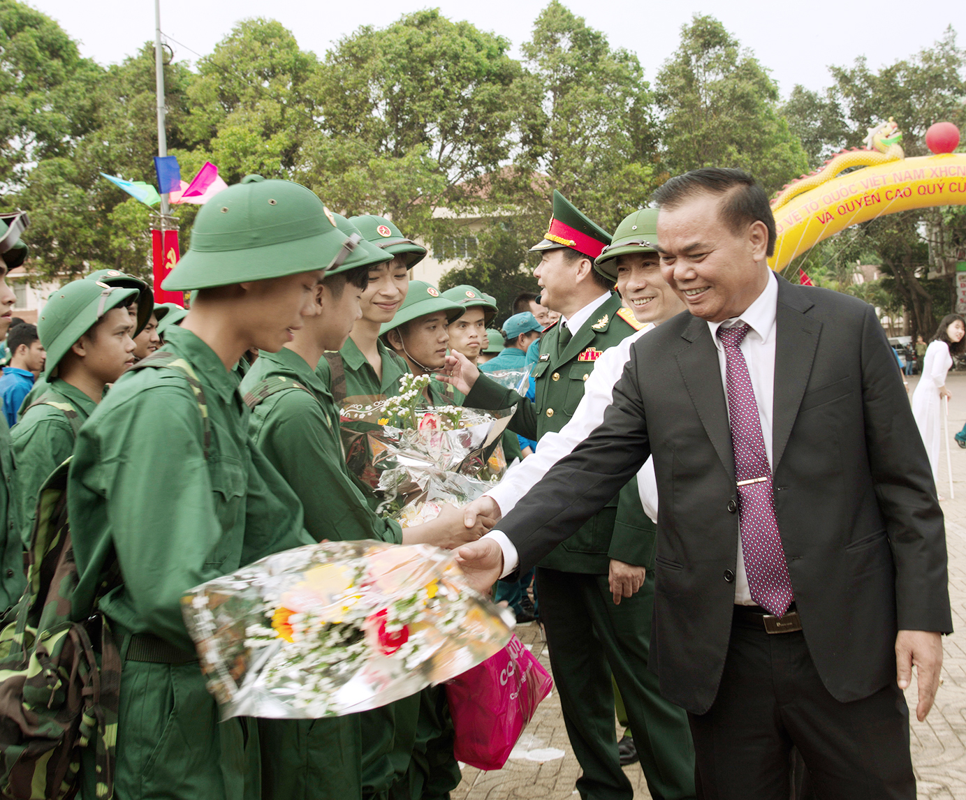 Thanh niên TP. Buôn Ma Thuột hăng hái lên đường bảo vệ Tổ quốc