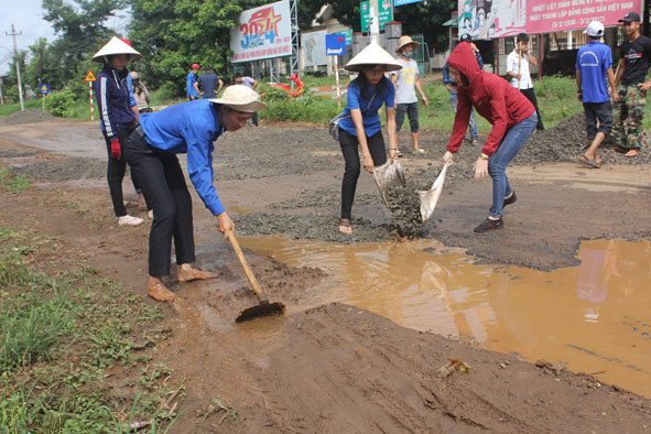 Thanh niên phường Khánh Xuân chung tay vì cộng đồng