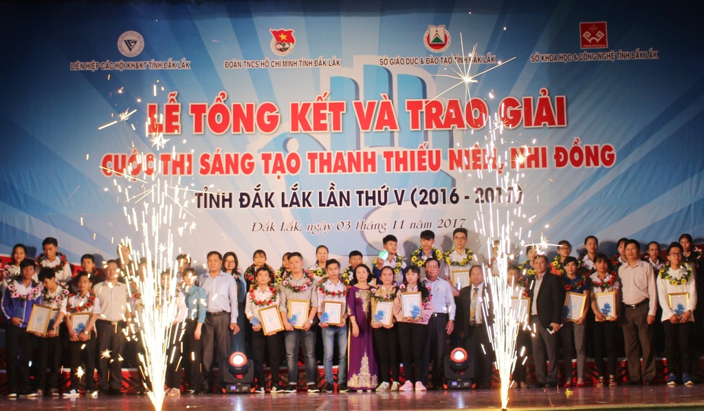 Trao giải cuộc thi sáng tạo thanh thiếu niên, nhi đồng 