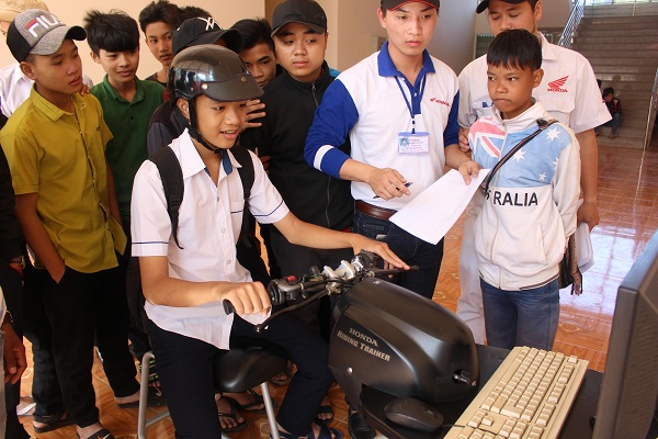 Đoàn trường Cao đẳng Công nghệ Tây Nguyên: Tuyên truyền kiến thức an toàn giao thông và kỹ năng lái xe an toàn cho đoàn viên, thanh niên năm 2018