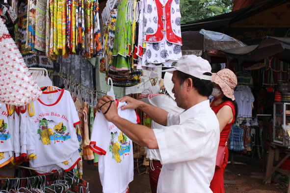 Văn hóa - Du lịch: Thiếu sản phẩm lưu niệm đặc trưng cho hình ảnh du lịch Đắk Lắk