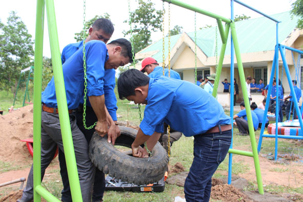 Nhịp cầu nối dài yêu thương