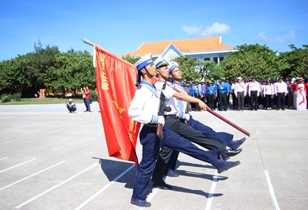 Thiêng liêng lễ duyệt binh trên đảo Trường Sa