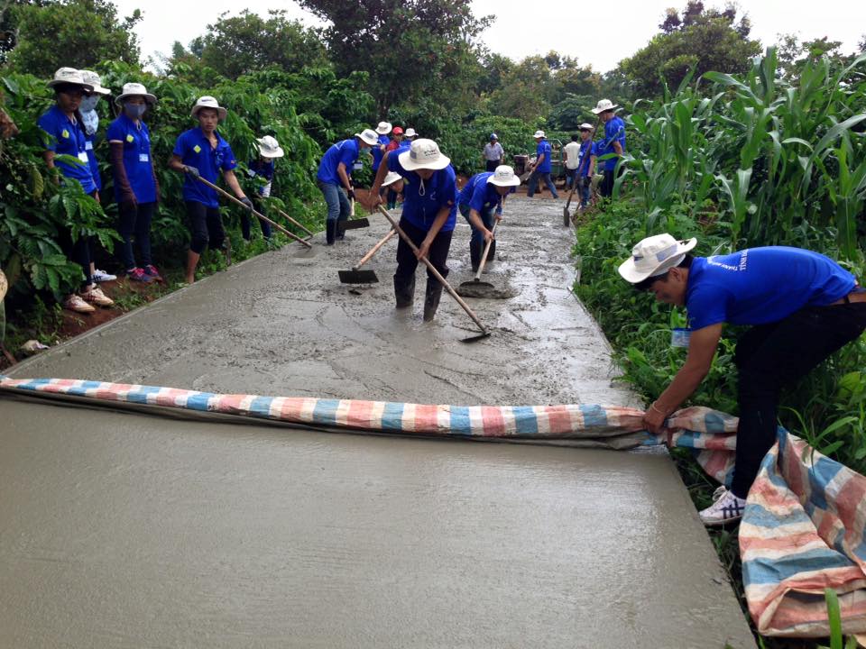 Hoàn thành hơn 250m đường giao thông nông thôn tại buôn Brah xã Ea Tul huyện Cư Mgar