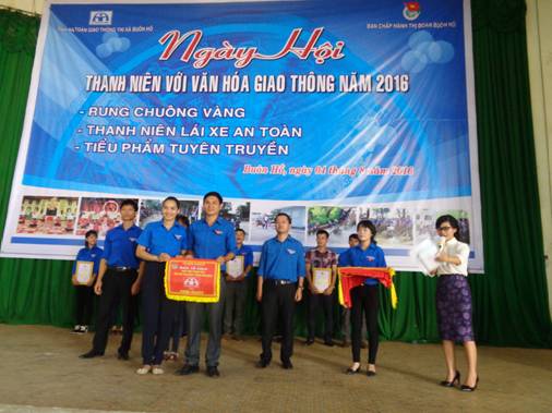 Thị Đoàn Buôn Hồ  tổ chức Ngày hội “Thanh niên với văn hóa giao thông” năm 2016.