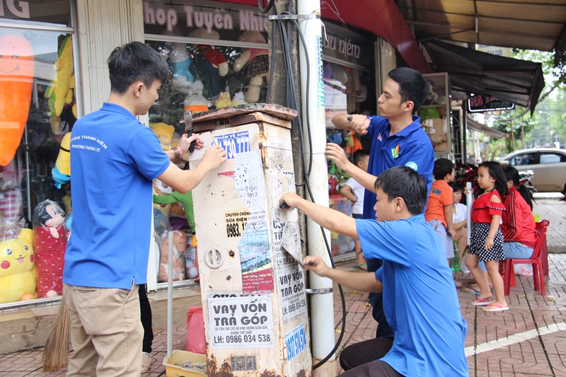 Thành Đoàn Buôn Ma Thuột: Ra quân xóa quảng cáo rao vặt trái phép