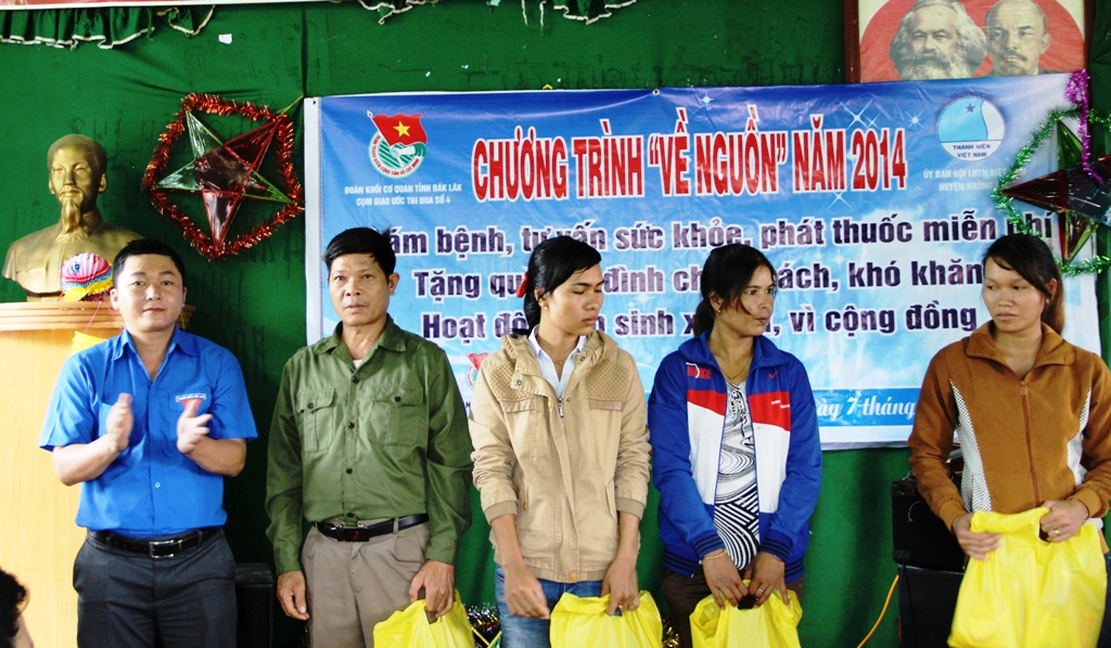 Chương trình "Về nguồn" của Cụm thi đua số IV - Đoàn khối Các cơ quan tỉnh tại huyện Krông Ana