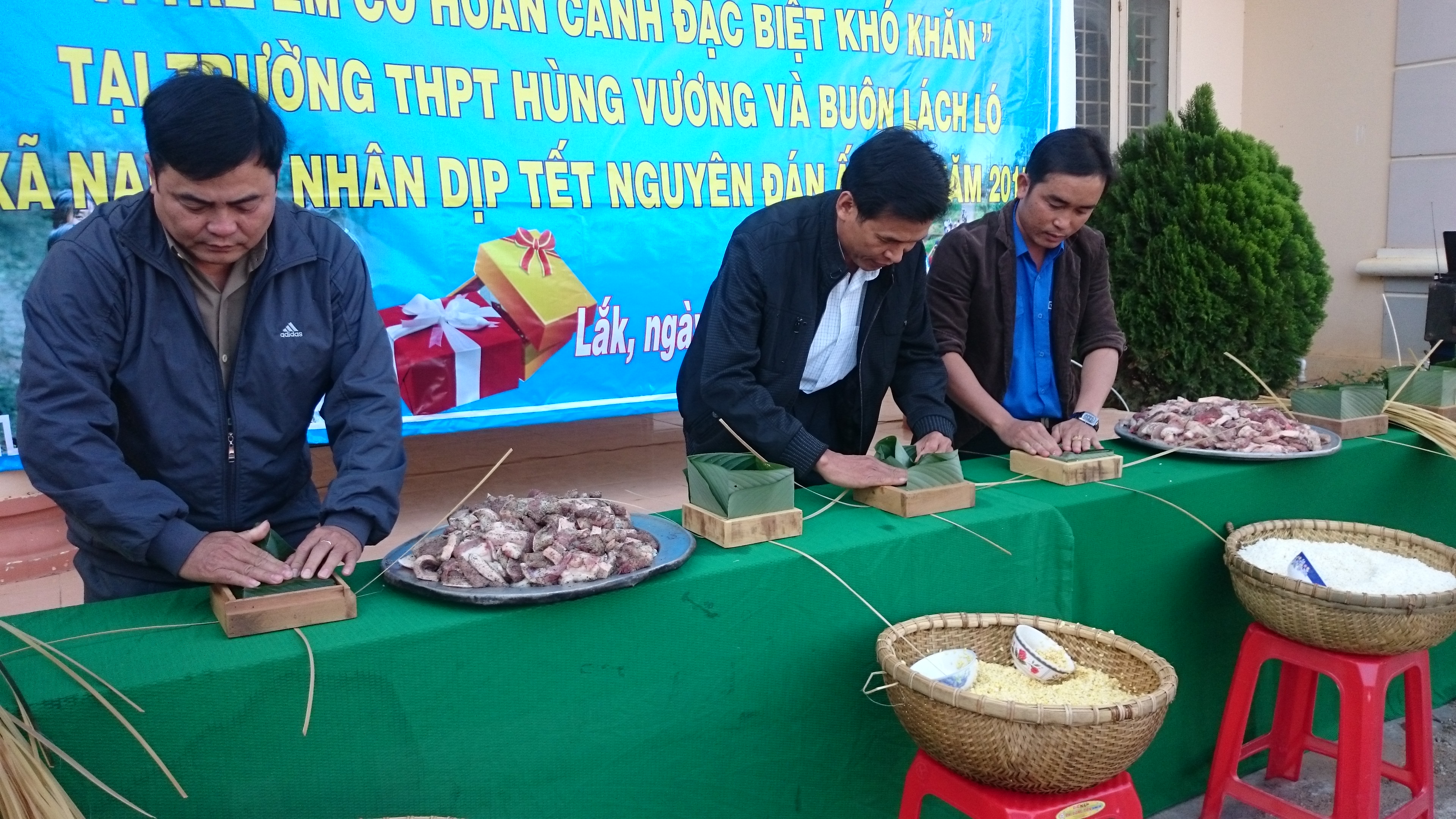 Huyện đoàn Lắk khai mạc “Ngày hội Bánh chưng xanh” năm 2015