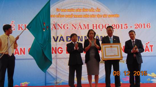 Trường CĐN Thanh niên dân tộc Tây nguyên khai giảng năm học mới 2015 – 2016 và đón nhận Huân chương lao động hạng Nhất