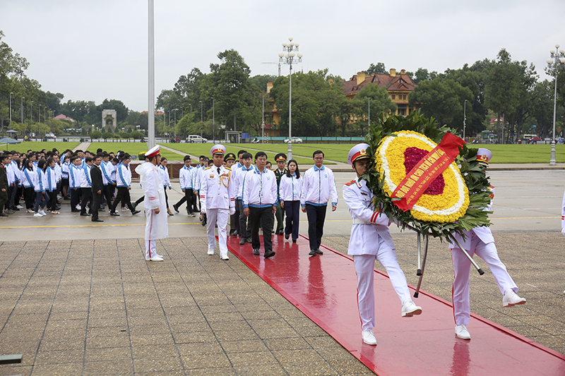 693 đại biểu dự Đại hội Sinh viên Việt Nam lần thứ X báo công dâng Bác