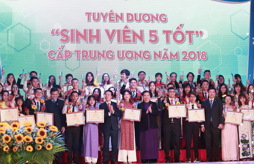 Tuyên dương "Sinh viên 5 tốt" cấp Trung ương và trao Giải thưởng "Sao Tháng Giêng" năm 2018