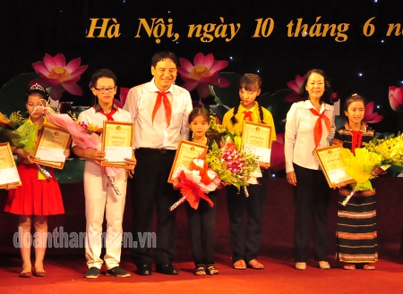 Nguyễn Ngọc Minh Thư giành giải nhất Chung kết Hội thi “Chúng em kể chuyện Bác Hồ” toàn quốc 2015 