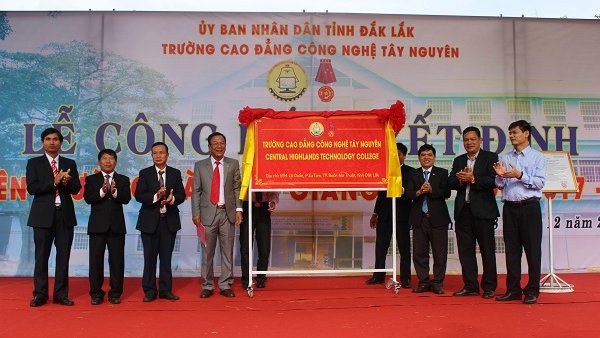 Trường Cao đẳng nghề Thanh niên dân tộc Tây Nguyên công bố quyết định đổi tên trường và Khai giảng năm học 2017 – 2018