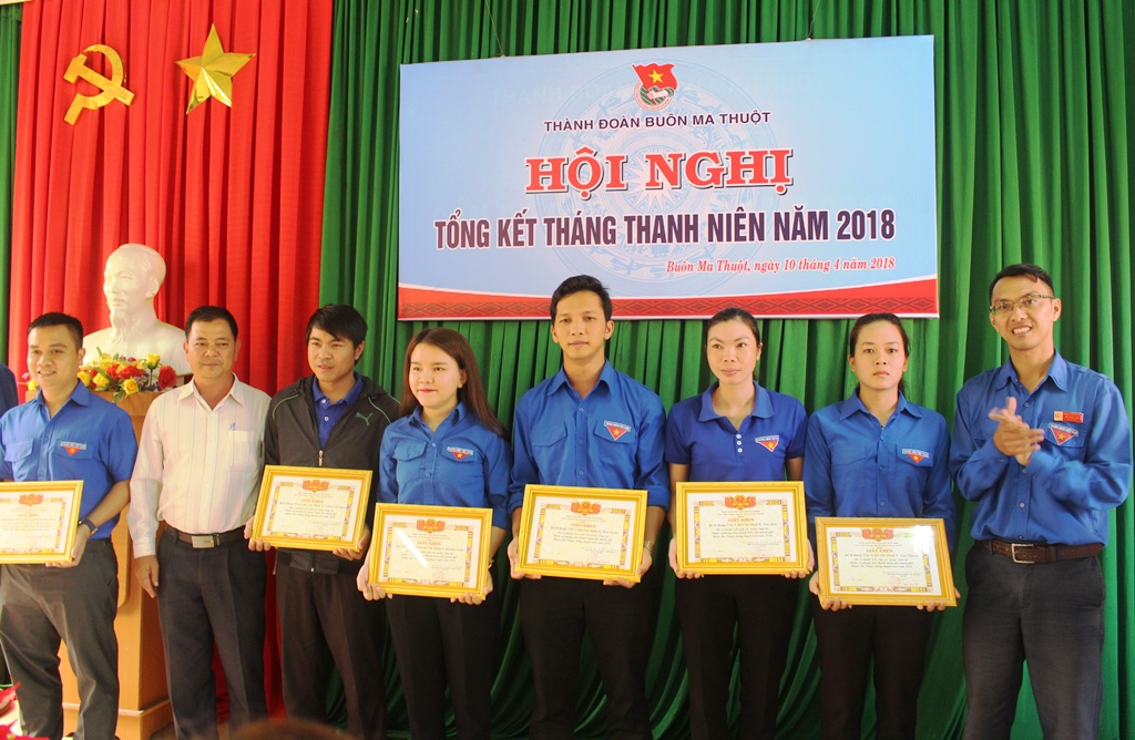 Kết nạp 1.860 đoàn viên trong Tháng Thanh niên 2018