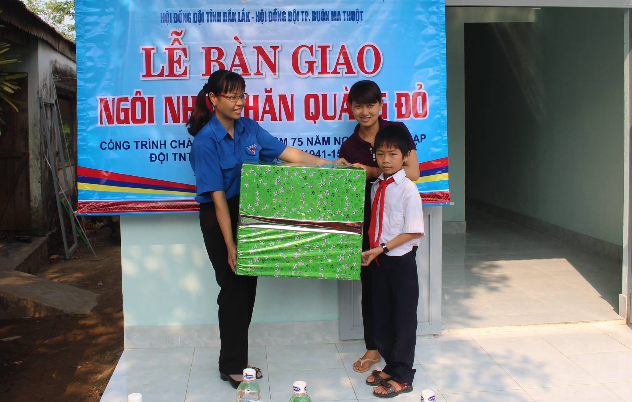 Bàn giao công trình măng non cấp tỉnh “Ngôi nhà khăn quàng đỏ” tặng đội viên khó khăn tại huyện Buôn Đôn