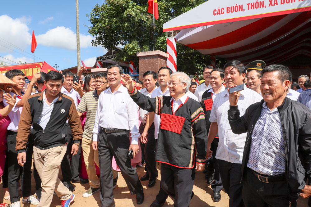 Tổng Bí thư, Chủ tịch nước Nguyễn Phú Trọng tham dự Ngày hội Đại đoàn kết toàn dân tộc xã Dur Kmăl