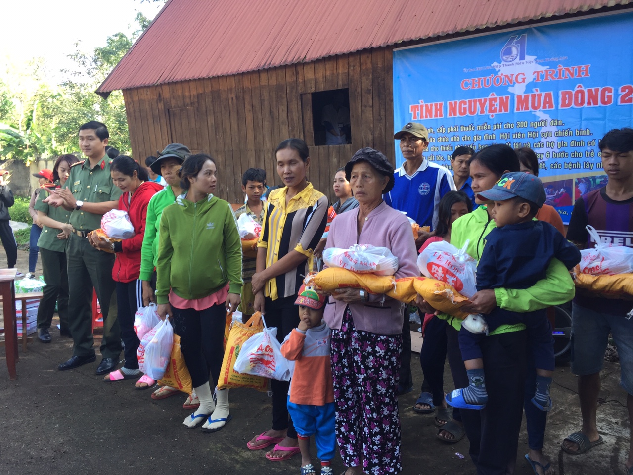 Huyện Krông Ana tổ chức Chương trình “Tình nguyện Mùa Đông” năm 2017