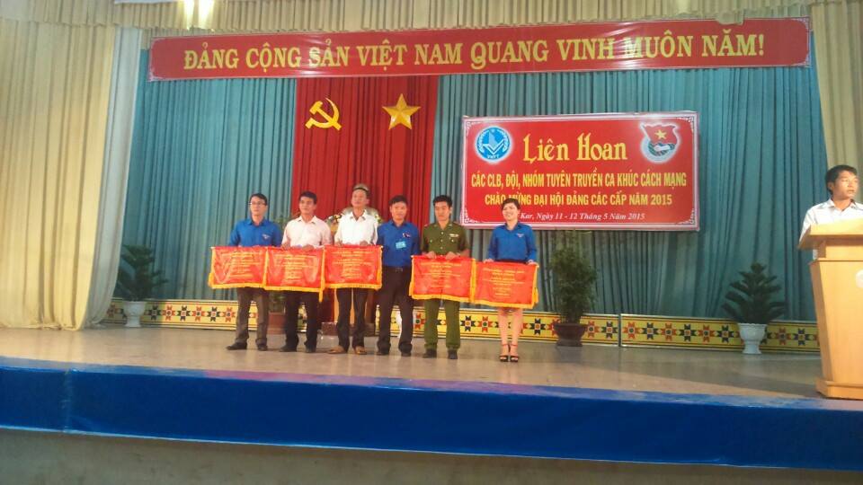 Thành công Liên hoan các câu lạc bộ, đội, nhóm tuyên truyền ca khúc cách mạng huyện Ea Kar năm 2015