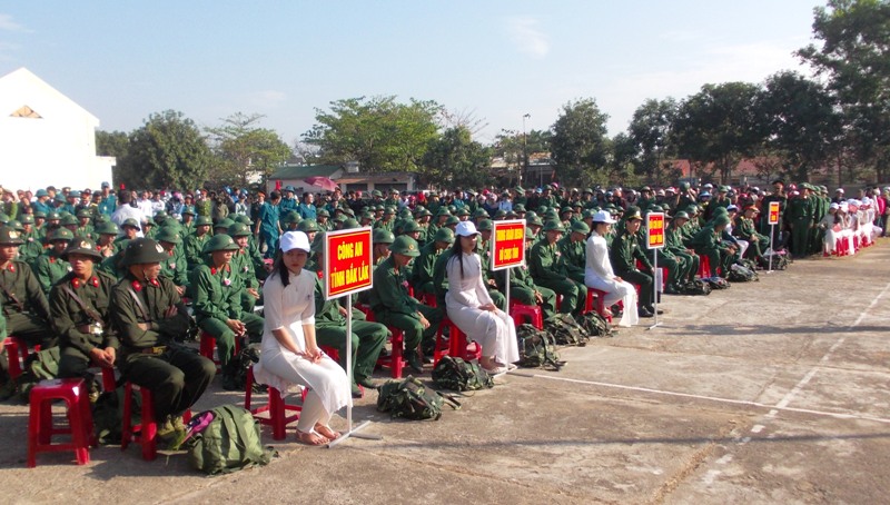 126 thanh niên huyện Ea Súp lên đường nhập ngũ