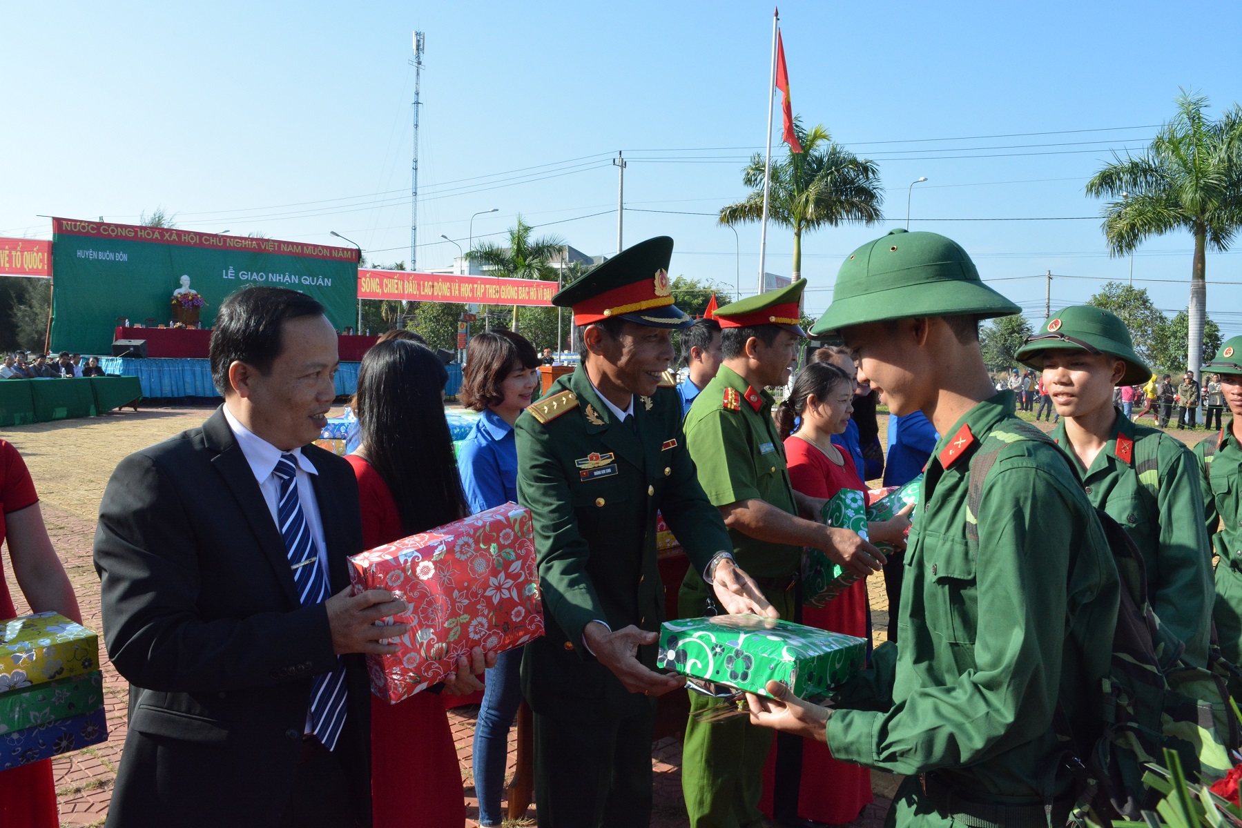 Huyện Buôn Đôn:132 thanh niên lên đường nhập ngũ