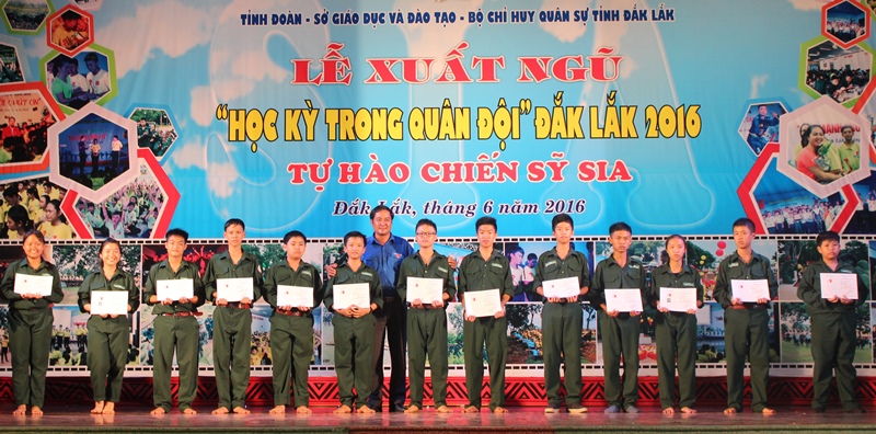 Lễ xuất ngũ Học kỳ trong quân đội lớp thanh niên năm 2016