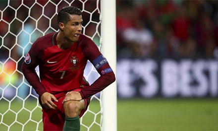 Bản tin EURO: Ronaldo 'bó tay' trước xe buýt Iceland