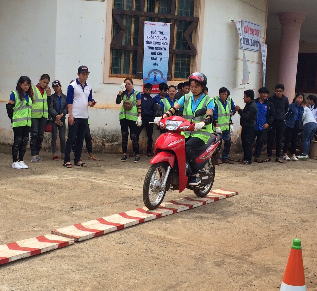 Huyện Krông Pắc: tổ chức tập huấn kiến thức an toàn giao thông và kỹ năng lái xe an toàn cho đoàn viên thanh niên