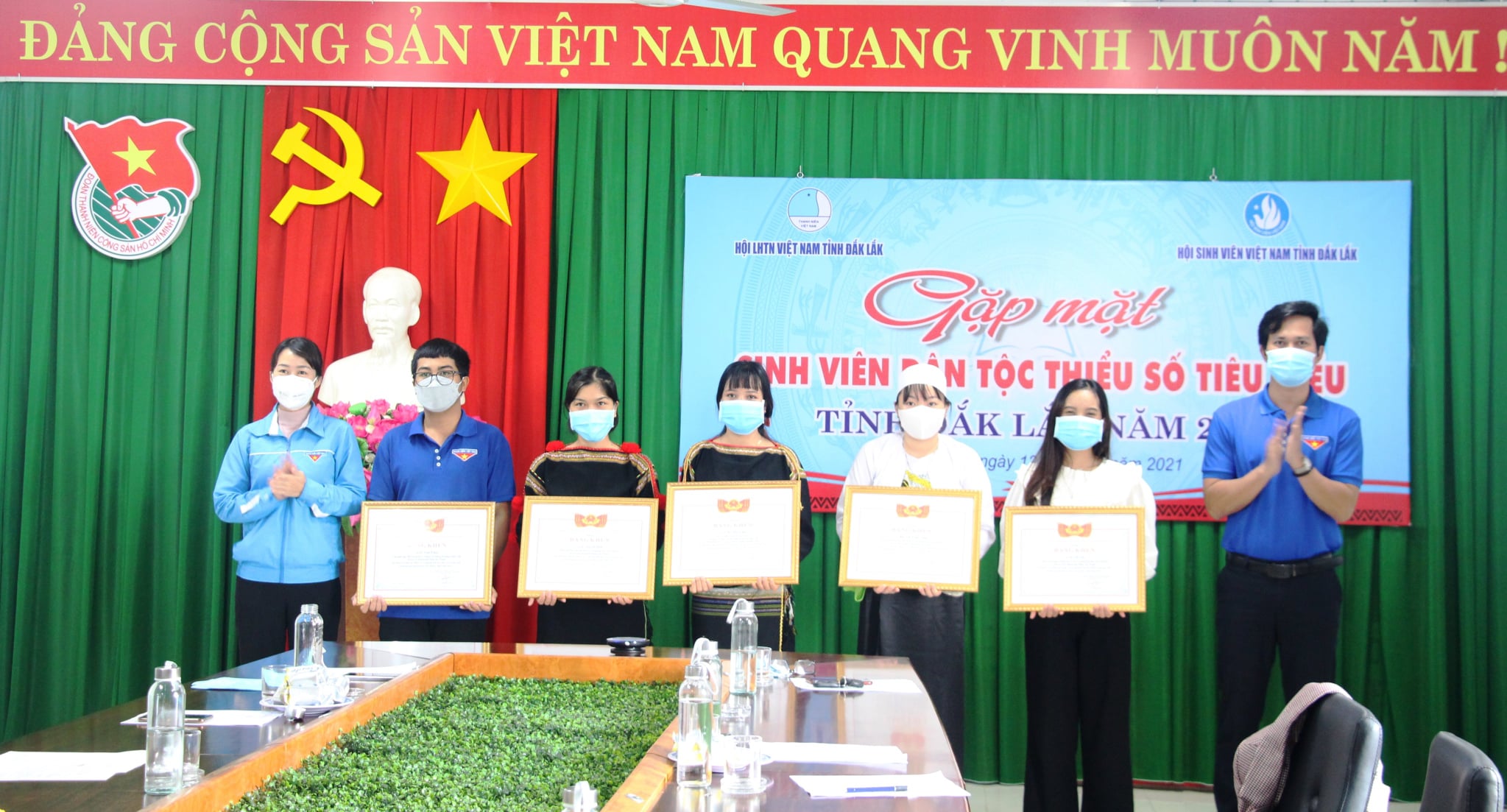 TUYÊN DƯƠNG 65 SINH VIÊN DÂN TỘC THIỂU SỐ TIÊU BIỂU TỈNH ĐẮK LẮK NĂM 2021