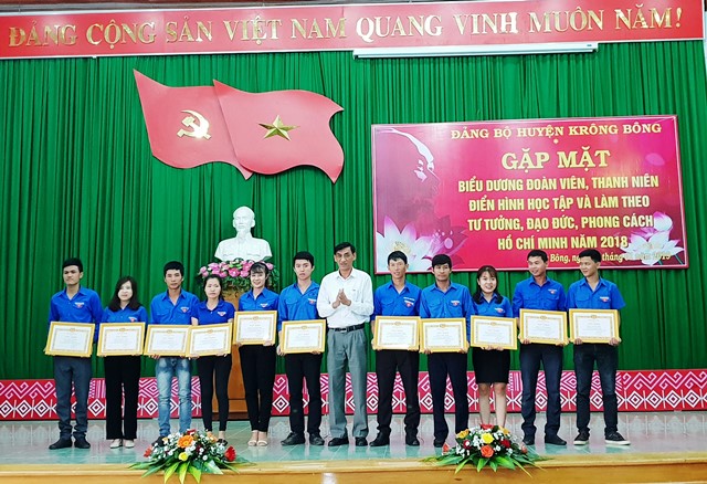 Biểu dương đoàn viên, thanh niên điển hình trong học tập và làm theo tư tưởng, đạo đức, phong cách Hồ Chí Minh