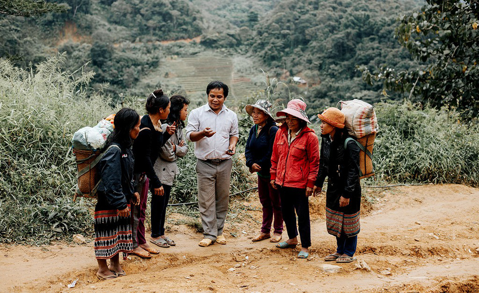 Thầy giáo hiến đất xây làng, trồng cây làm kinh tế