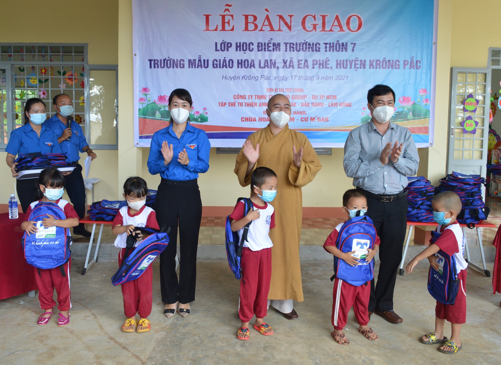 KHÁNH THÀNH VÀ BÀN GIAO CÔNG TRÌNH CHÀO MỪNG 65 NĂM NGÀY TRUYỀN THỐNG HỘI LIÊN HIỆP THANH NIÊN VIỆT NAM