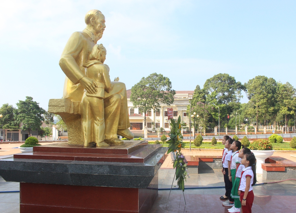 Chương trình "Sáng ngời trang sử Đội"