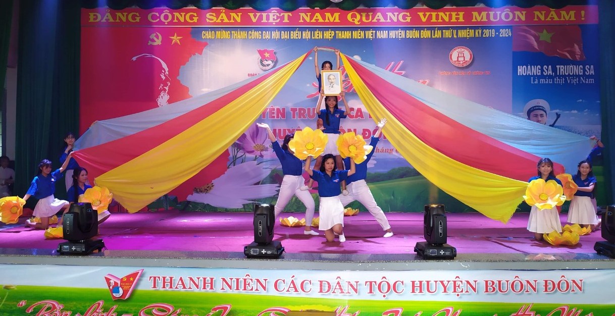 Liên hoan tuyên truyền ca khúc cách mạng huyện Buôn Đôn năm 2019