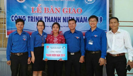 Những nữ sinh dân tộc thiểu số giàu nghị lực