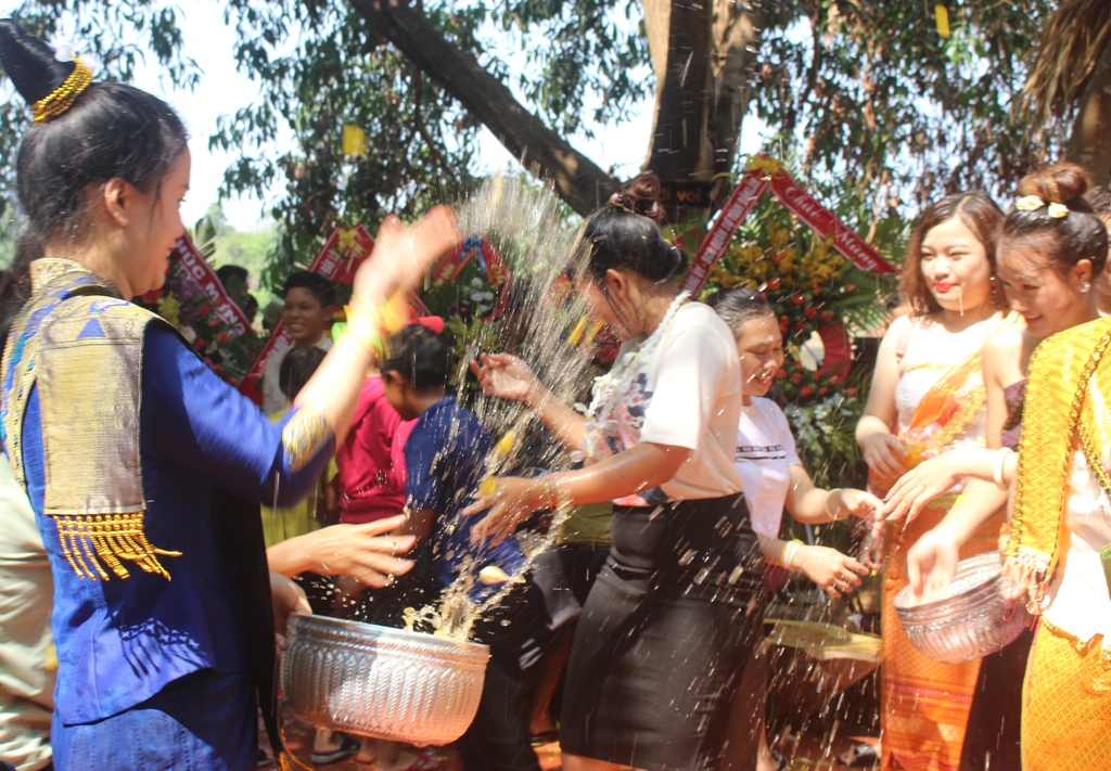 Lễ hội Tết Bunpimay – Lào tại Buôn Đôn