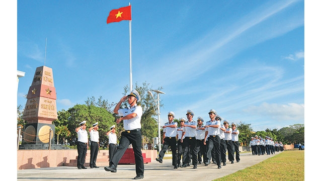 VẠCH TRẦN LUẬN ĐIỆU LỪA BỊP “QUÂN ĐỘI PHẢI TRUNG LẬP VỀ CHÍNH TRỊ”