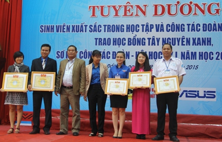 Đoàn trường Đại học Tây Nguyên tuyên dương 25 sinh viên xuất sắc năm 2015