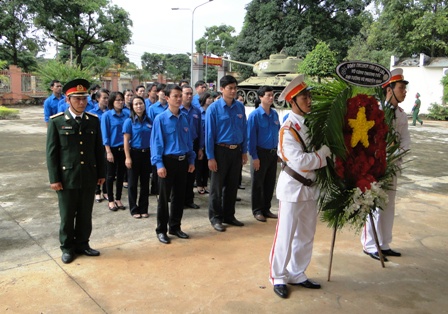  Tuổi trẻ toàn tỉnh tưởng niệm Đại tướng Võ Nguyên Giáp