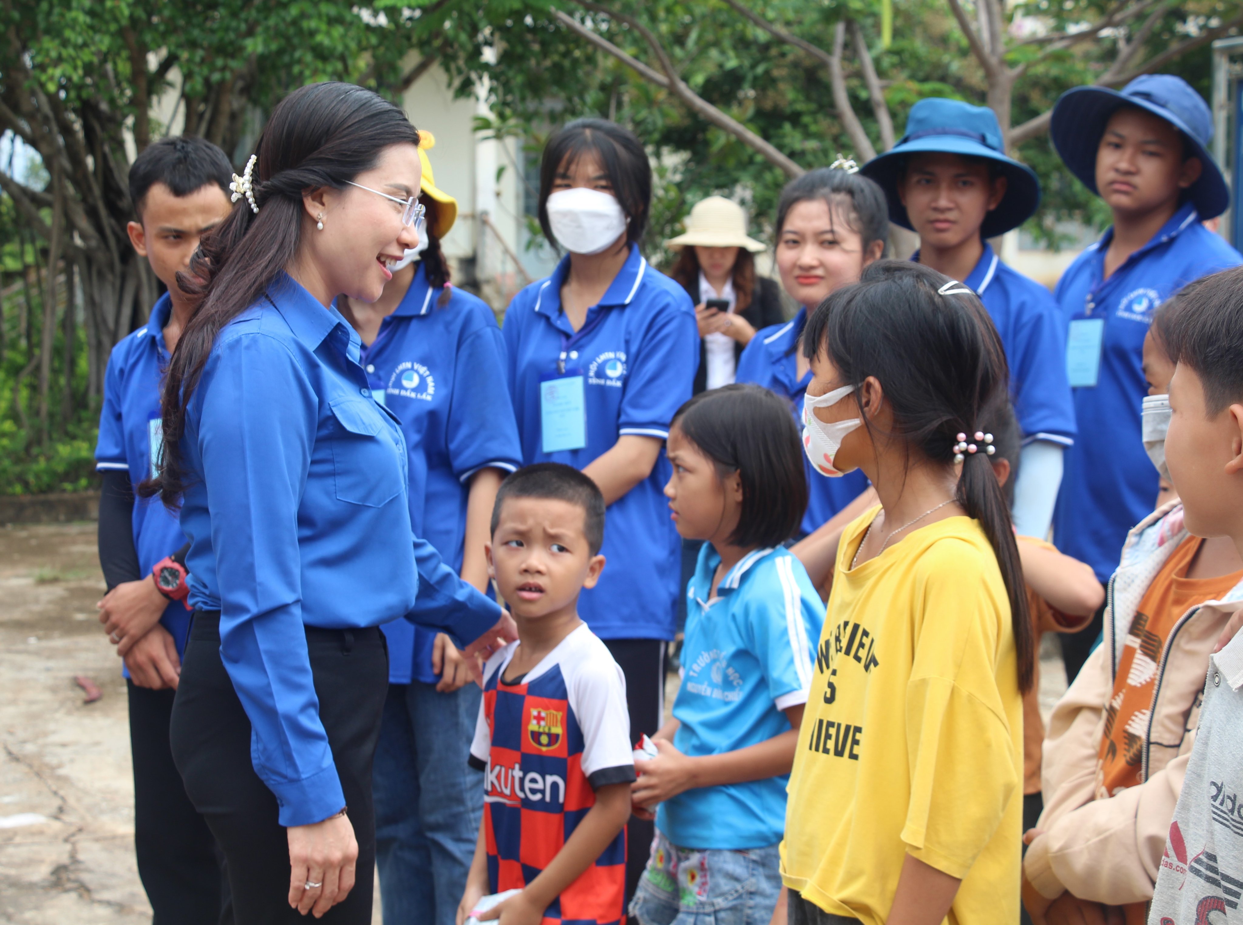 BÍ THƯ TRUNG ƯƠNG ĐOÀN THĂM CÁC ĐỘI HÌNH TÌNH NGUYỆN MÙA HÈ XANH TẠI HUYỆN EA SÚP