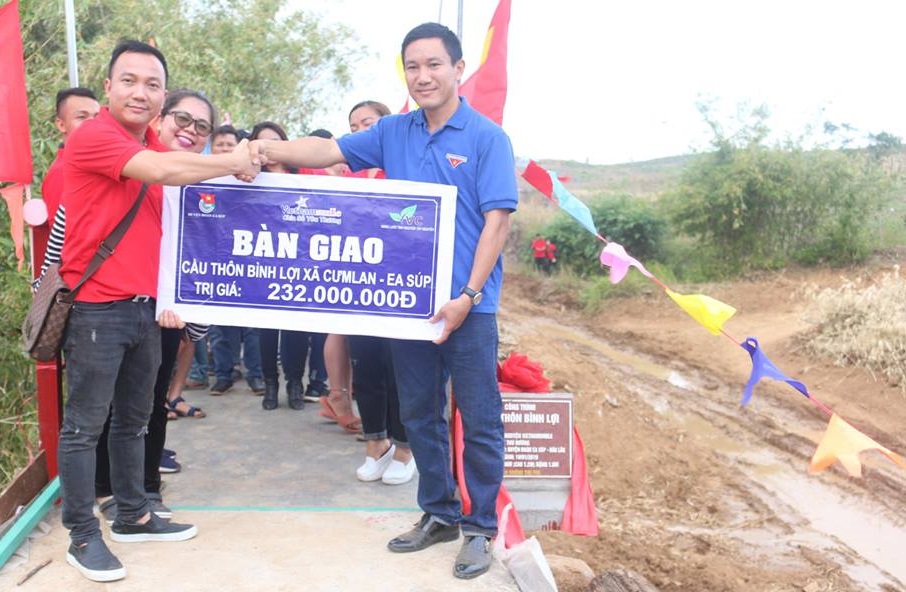 Khánh thành cầu dân sinh tại xã Cư M'Lan