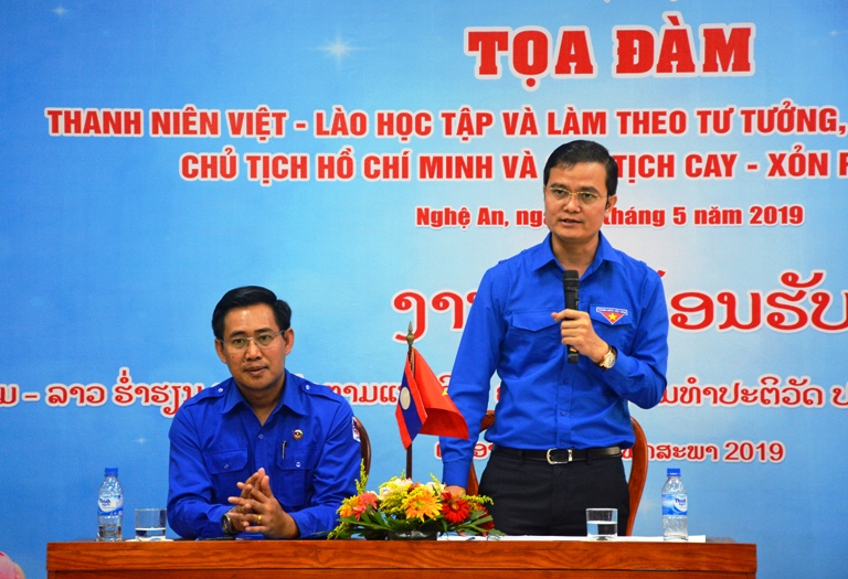 Thanh niên Việt - Lào học tập và làm theo Chủ tịch Hồ Chí Minh và Chủ tịch Cay-xỏn Phôm-vi-hản